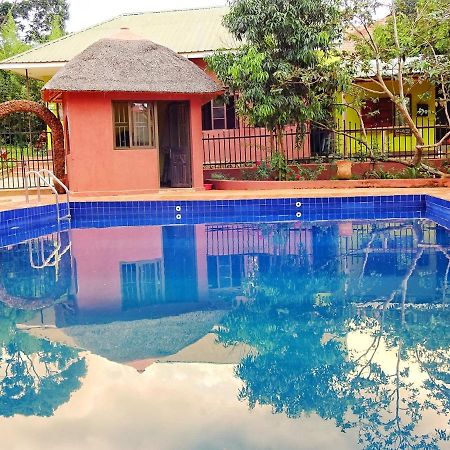 Governors Club Entebbe Buitenkant foto