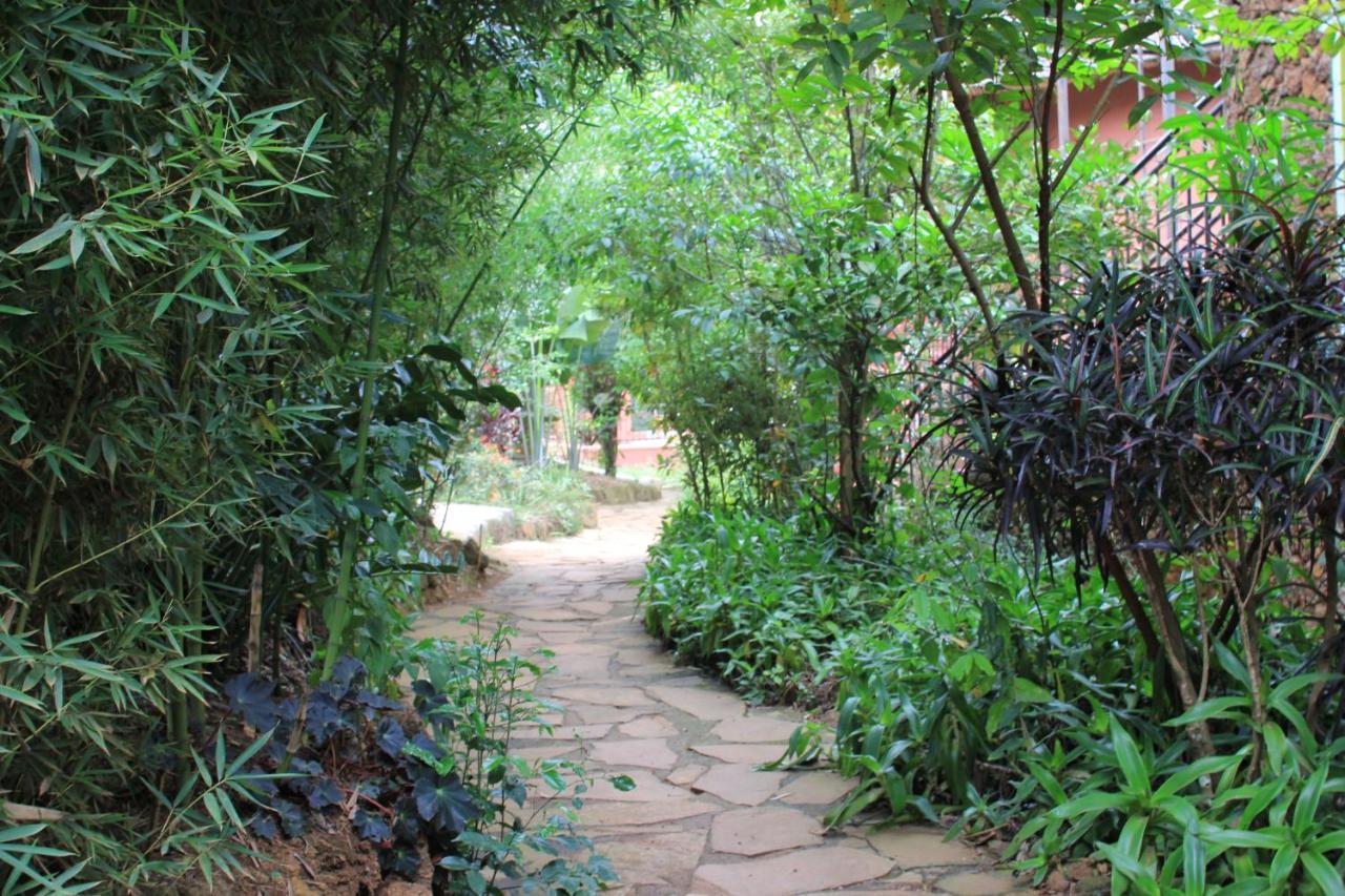 Governors Club Entebbe Buitenkant foto