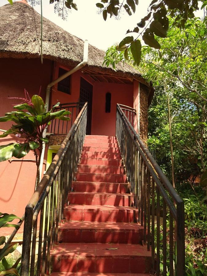 Governors Club Entebbe Buitenkant foto