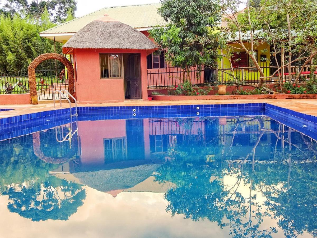 Governors Club Entebbe Buitenkant foto