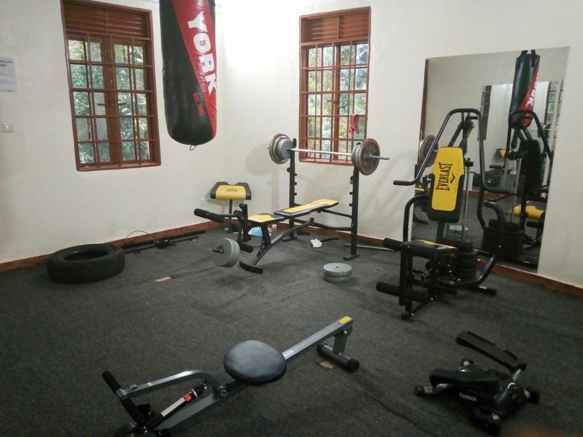 Governors Club Entebbe Buitenkant foto