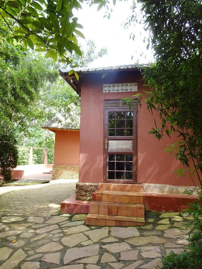 Governors Club Entebbe Buitenkant foto